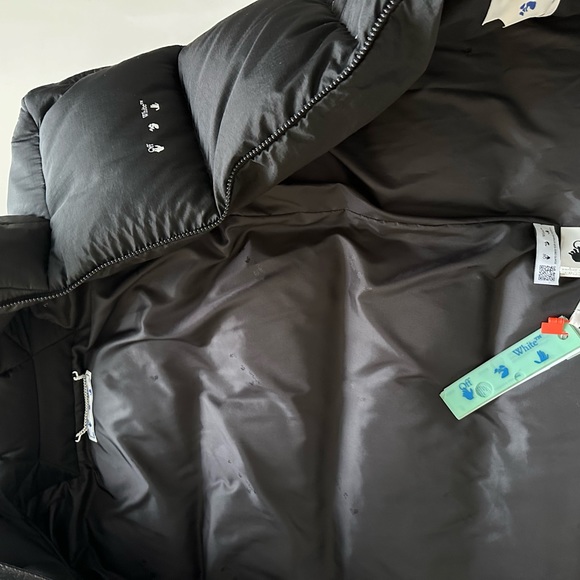 Off-white Downfilled Puffer Vest, unworn with Tags, size Medium.  Oversized fit. - Picture 4 of 4